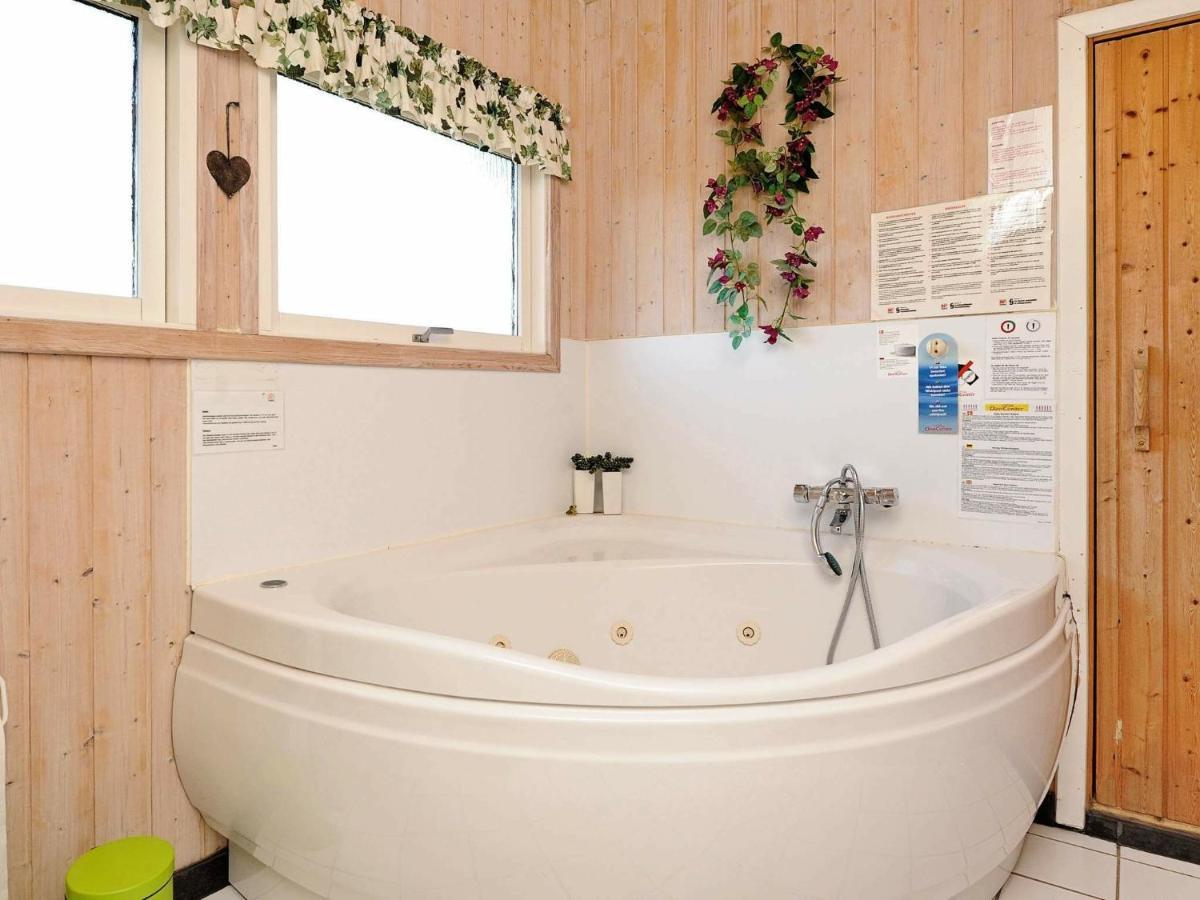 8 Person Holiday Home In 하일스 객실 사진